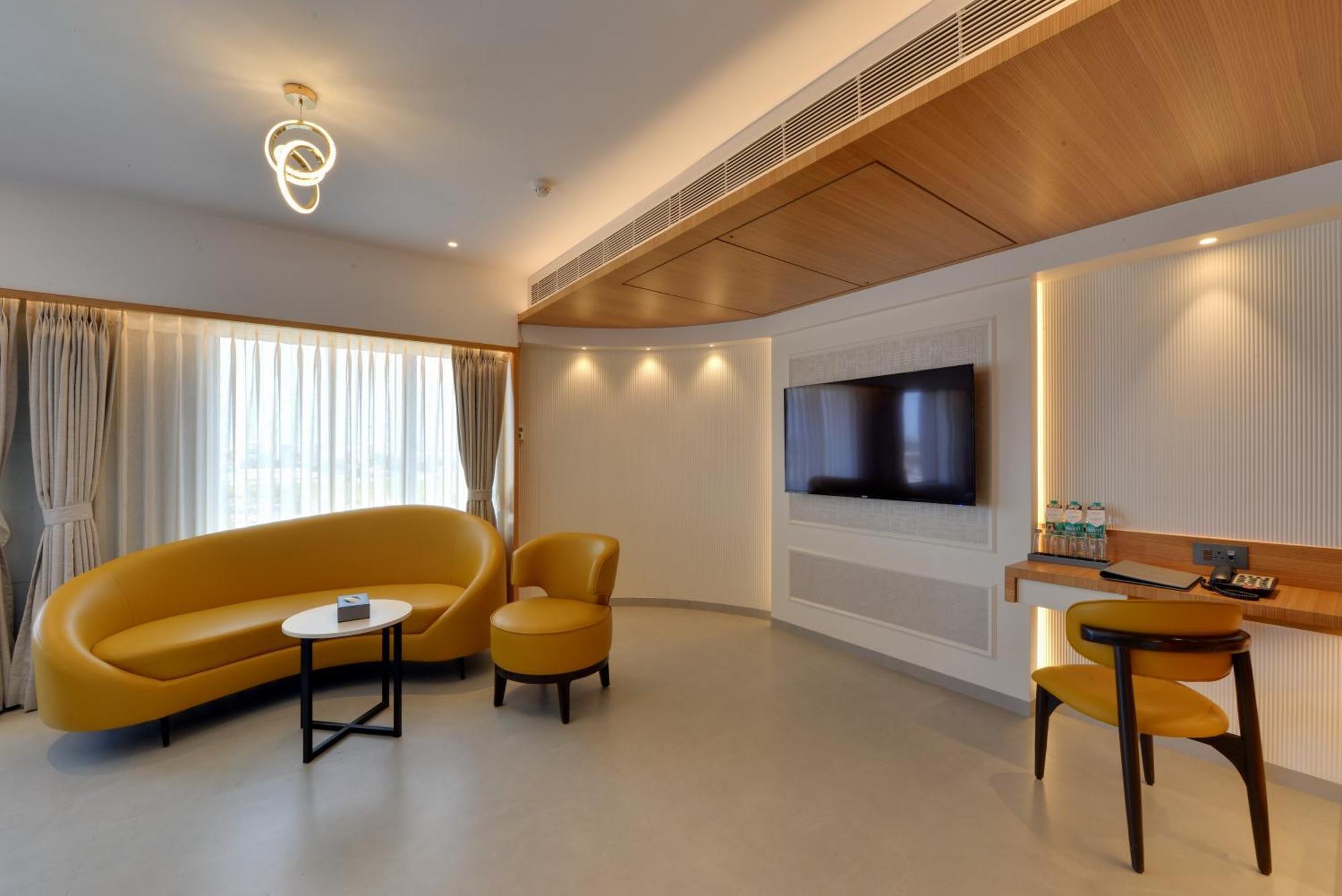 Galaxy Beacon Hotel, Santacruz ,Mumbai — Photos 1